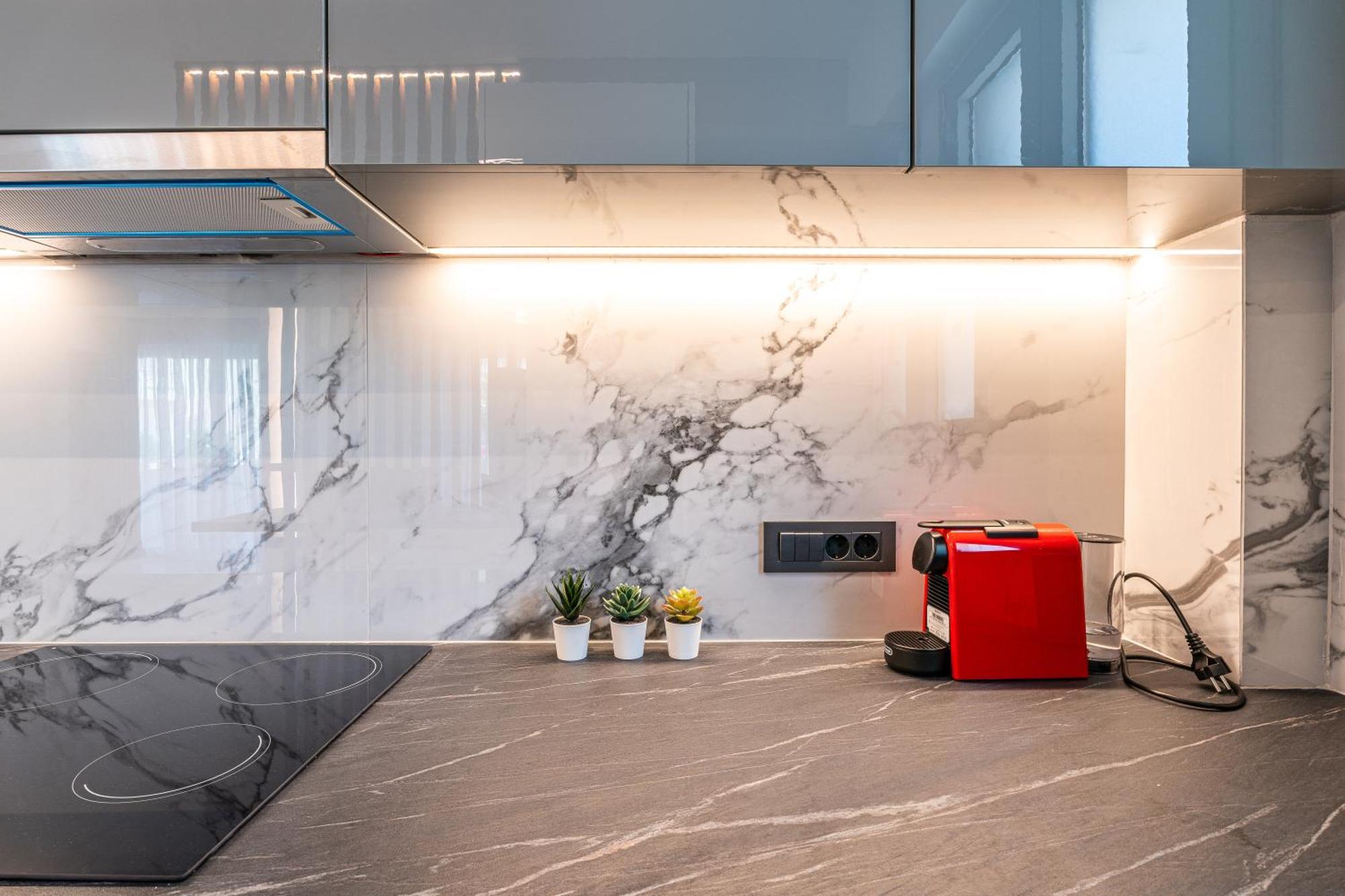 Marble Luxury Apartment *